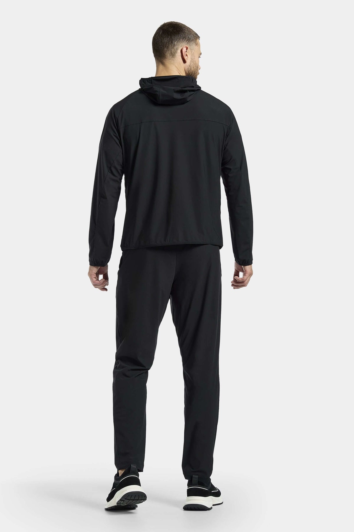 THE ACTIVE HOODED WINDBREAKER