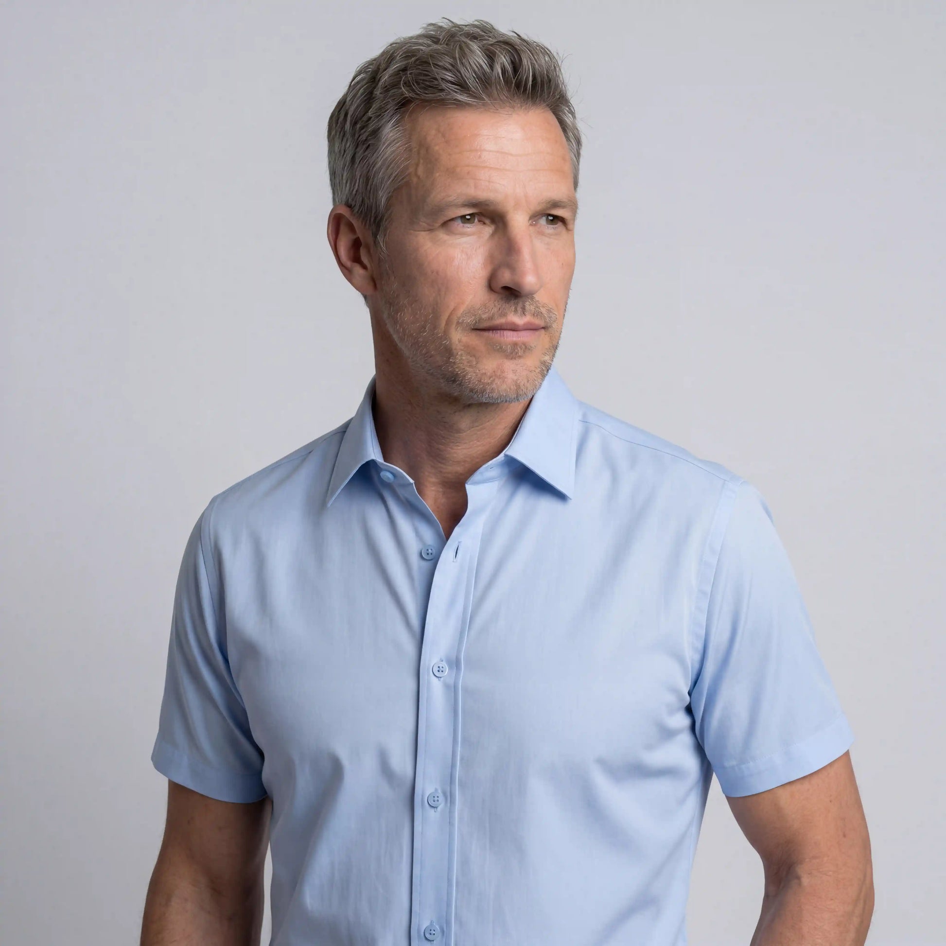 Chemise Ajustée à Manches Courtes
